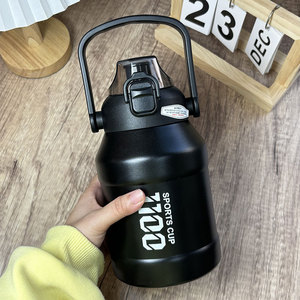 Carafe isotherme en acier inoxydable de qualité supérieure |   Bouteille Thermique à Grande Capacité Étanche avec Poignée pour la Gym et l'Extérieur - Product Image 4