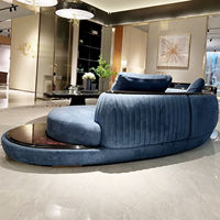 Ensemble de canapés Chesterfield incurvés de luxe léger italien, multi-personnes, pour salon de villa, en bois massif, avec table basse en tissu et rembourrage en éponge