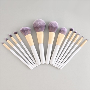 Set Professionale di 13 Pennelli Vegani di Lusso per Trucco e Capelli, Ecologici e Durevoli, con Logo Personalizzato - Product Image 4