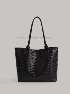 New Arrival Lady's Vintage Tote Bags Large Capacity Alligator PU Leather <b>Handbags</b> With Two Handles and <b>Chain</b> Decoration Tanjing - Product Image 2