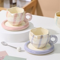 Tasse à café en céramique peinte à la main en forme d'œuf, 300-400 ml, avec soucoupe, finition émail nacré, couleurs rose, orange, vert, violet