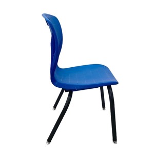 Chaise de bureau en plastique bleu avec pieds en acier, empilable, design minimaliste, grande taille - Product Image 4