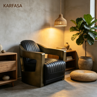 Fauteuil club vintage en cuir marron avec garniture cloutée, pieds en bois, chaise longue en cuir de vachette vieilli pour salon et salle de lecture