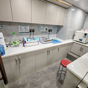Gabinete Dental Moderno <span class=keywords><strong>de</strong></span> Acero Inoxidable Antibacteriano con Fregadero y Diseño Móvil para Laboratorio Dental - Product Image 5