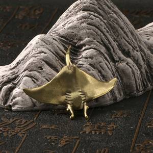 Arredamento artigianale in ottone Devil Ray Stingray Figurine, antico Vintage Marine Life decoro per il tè domestico domestico, accessorio unico da scrivania - Product Image 2