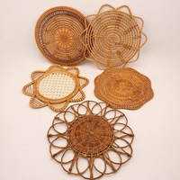 Assiettes de présentation en rotin haut de gamme, sets de table tissés artisanalement, décor mural rond pour une décoration intérieure et de salle à manger de luxe minimaliste sur mesure