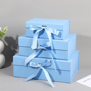 Caja de Regalo Magnética Rígida de Cartón Marfil con Logotipo Personalizado en Relieve y Brillo para Empaque de Ropa y Calzado - Product Image 2
