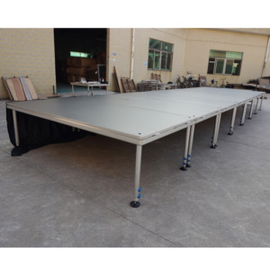 Escenario Portátil de Aluminio con Rieles Elevables, Plataforma Antideslizante y Fácil Montaje para Eventos al Aire Libre - Product Image 4