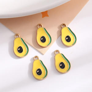 Colgante de fruta 50 unids/bolsa, abalorios de sandía y fresa, colgantes de joyería DIY de aleación de Zinc chapados en oro para hacer collares y pendientes - Product Image 6