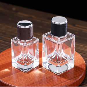 Flacone di Profumo in Vetro Quadrato Portatile Solent Custom 15ml 30ml 50ml 100ml con Fondo Pesante, Spruzzatore di Lusso e Coperchio Rotondo Ricaricabile - Product Image 2