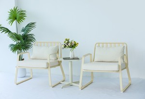 Ensemble de 2 fauteuils de jardin modernes en aluminium, résistants aux intempéries, aux UV et écologiques, avec table d'appoint - Blanc avec coussins beiges - Product Image 3
