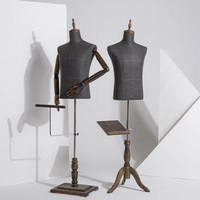 Maniquí de ventana de plástico de medio modelo de cuerpo superior para tienda de ropa de hombre estilo de soporte