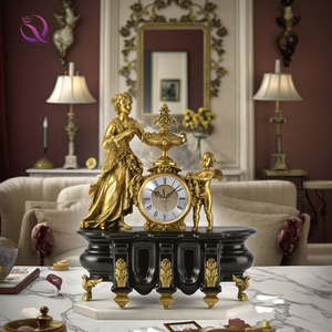 Horloge de bureau <span class=keywords><strong>d</strong></span>écorative de <span class=keywords><strong>d</strong></span>éesse ange dorée de style européen rétro en laiton et métal avec base en porcelaine pour la <span class=keywords><strong>décoration</strong></span> intérieure de luxe - Product Image 6