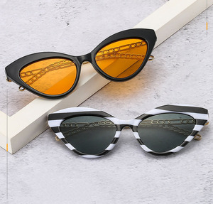 <span class=keywords><strong>Gafas</strong></span> de Sol de Moda <span class=keywords><strong>para</strong></span> <span class=keywords><strong>Mujer</strong></span>, Estilo Ojo de Gato 2022, Montura con Cadena Dorada, Diseño de Rayas de Zebra, Forma Triangular - Product Image 3