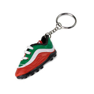 Porte-clés miniature en forme de chaussure de football italienne, accessoire de chaussure de foot - Product Image 1