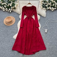 Robe longue élégante pour femme à manches longues, coupe trapèze, ornée de plumes et de perles, taille torsadée, robe maxi décontractée pour le quotidien et les soirées