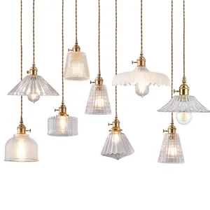 Lampe en verre et laiton rétro nostalgique de l'ancienne République de Chine, idéale pour les hôtels, les maisons d'hôtes, les bars, les cafés et les restaurants - Product Image 5