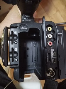 Cámara de Video Profesional Sony HXR-NX5C con Zoom Óptico de 20x y 1080P HD, en Oferta - Product Image 2