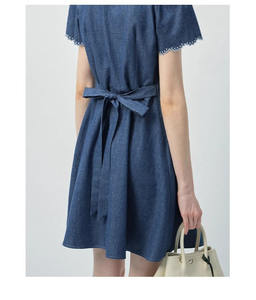 เดรสยีนส์สั้นคอวีปักลายสำหรับผู้หญิงหรูหรา - Product Image 4