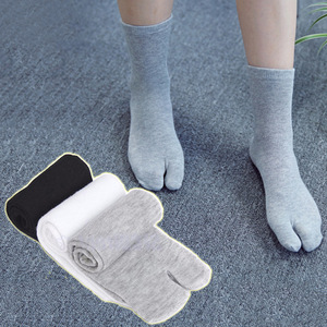 Robe en polyester respirante de style sport japonais Tabi <span class=keywords><strong>chaussettes</strong></span> fendues conception à deux orteils hauteur d'équipage 5 paires en gros pour hommes pour - Product Image 2