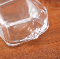 Bouteilles de parfum en verre YMP carrées mates de haute qualité avec pulvérisateur, sérigraphiées, givrées, diffuseur à bâtonnets OEM/ODM 100ml