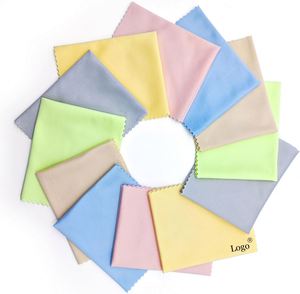 Chiffon de nettoyage pour lunettes de vue et de soleil en microfibre gaufrée avec logo personnalisé et bords arrondis, idéal pour la promotion - Product Image 1