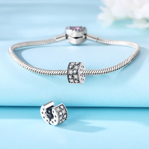 Un colgante de estrella teñido de negro, que se puede usar como abalorio espaciador, es un regalo de amuleto de la suerte para mujeres. - Product Image 4