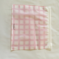 Sacs à fermeture éclair transparents givrés en PE avec logo personnalisé imprimé en gravure, pour l'emballage des chaussettes, recyclables
