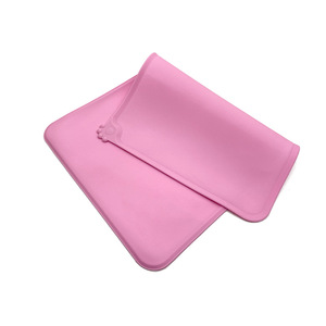 Wellfine <span class=keywords><strong>Tapis</strong></span> de bol pour <span class=keywords><strong>chien</strong></span> et <span class=keywords><strong>chat</strong></span> de qualité alimentaire sans BPA <span class=keywords><strong>Tapis</strong></span> de nourriture en silicone antidérapant et imperméable pour <span class=keywords><strong>chien</strong></span> <span class=keywords><strong>Tapis</strong></span> d'alimentation pour animaux de compagnie - Product Image 5