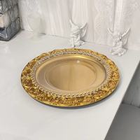 Transparante plastic diepe fruit schaal met gouden glitter, licht luxe retro design, Europese paleisstijl voor bruiloften en hotels.