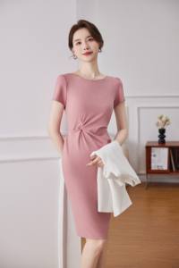 Novo Design Vestido Longo Rosa de Verão ODM OEM Elegante para Mulheres, Roupa de Trabalho Simples e Generosa, Conjunto Formal - Product Image 5