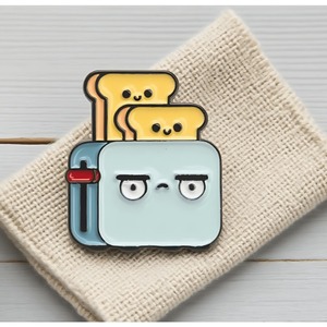 Broche amusante en forme de grille-pain, broche de dessin animé mignonne, broche créative de style Ins, épingle adorable et unique, design créatif - Product Image 2