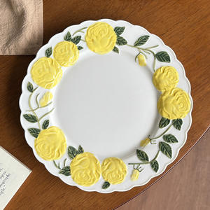 Assiette de table Rose Manor Relief, vaisselle en céramique avec décor sous glaçure, design élégant, assiette domestique - Product Image 3