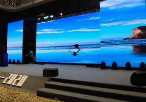 Pantalla LED Semitransparente de Alquiler en Color Plateado para Instalación Temporal en Eventos - Product Image 3