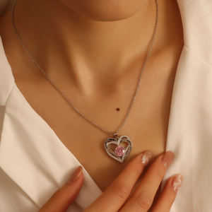 Collier en acier inoxydable plaqué or personnalisable avec gravure laser, nœud d'amour, double cœur, cadeau idéal pour la vente en gros - Product Image 3