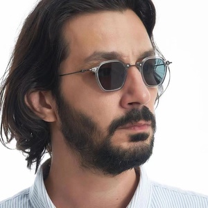 แว่นกันแดดทรงเหลี่ยมเล็กสไตล์ยุโรปและอเมริกันย้อนยุคแฟชั่นใหม่ปี 2023 เลนส์โลหะพร้อมคุณสมบัติป้องกันรังสียูวี 400 - Product Image 3