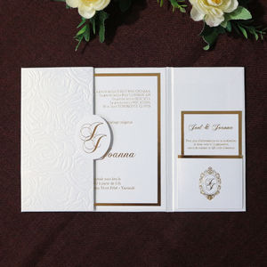 Copertina rigida con copertina rigida in legno di legno con scritta e busta in lamina d'oro - Product Image 1