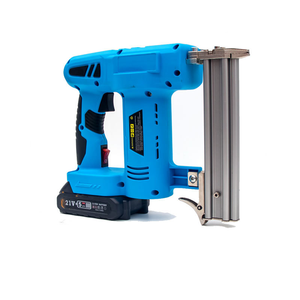 Pistolet à clous et agrafes 2-en-1 avec poignée <span class=keywords><strong>ergonomique</strong></span> et batterie 1,5 Ah pour la menuiserie et les équipes de bricoleurs - Product Image 3