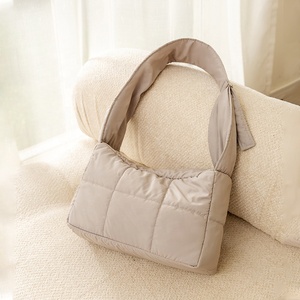 Bolsa de Transporte Suave <span class=keywords><strong>para</strong></span> Mascotas, <span class=keywords><strong>para</strong></span> Gatos y Perros Pequeños, Diseño Transpirable con Cabeza Fuera, con Correa Ajustable - Product Image 1