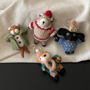 Llavero y Accesorio Decorativo de Peluche de Oso Teddy y Zorro de <span class=keywords><strong>Fieltro</strong></span> de Lana Hecho a Mano <span class=keywords><strong>en</strong></span> Nepal - Product Image 1