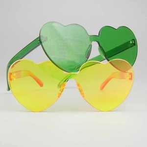 Personalizado sin montura favores de la boda color fiesta gafas de una pieza corazón gafas de sol rojo rosa amor corazón en forma de gafas de sol al por mayor - Product Image 3