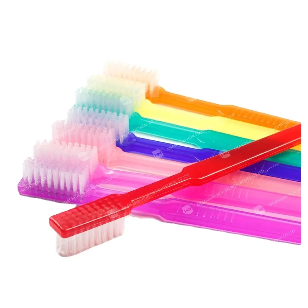 Verschiedene Farben Zahnklinik Einweg vor geklebte Zahnbürste