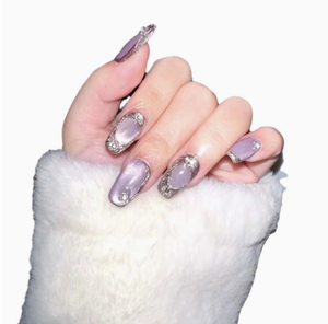 Uñas postizas moradas hechas a mano de alta calidad con efecto ojo de gato en gel satinado, desmontables. - Product Image 5