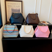 Großhandel Luxus-Clutch-Taschen für Damen aus PU-Leder, große Handtaschen, modische Muschel-Clip-Schultertaschen mit Kussverschluss