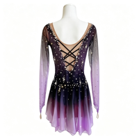 Robe de patinage artistique dégradé noir et violet à manches longues, dos croisé en maille, entièrement ornée de strass pour la compétition