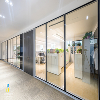 Poste de travail pliable personnalisable avec cadre en aluminium, design moderne, cloisons de bureau en verre intelligent pour écoles et gymnases