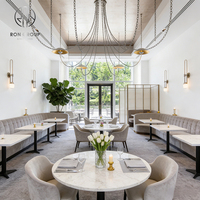 Ensemble de table ronde carrée élégante en marbre Ron Group, chaises en velours, banquette capitonnée en forme de L, mobilier de restaurant