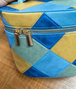 High End Portable Oval Handheld Makeup Case PU Thread Pattern Large Capacity Zipper Closure Removable Cosmetic Storage Box - Product Image 2