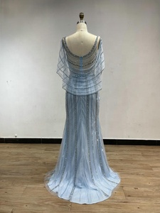 DKN0322B Vestido de Noche de Lujo Azul y Rosa Estilo Sirena con Cuentas y Cristales, Elegante Vestido de Fiesta con Capa y Abertura Alta para Invitadas de Boda - Product Image 4