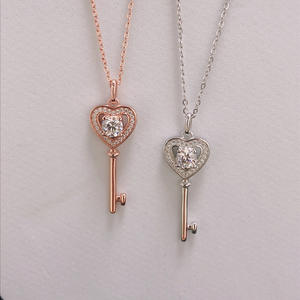 Collana con catena a clavicola del <span class=keywords><strong>palazzo</strong></span> con ciondolo in oro rosa con chiave in oro bianco 18 carati per regalo di natale personalizzato - Product Image 5